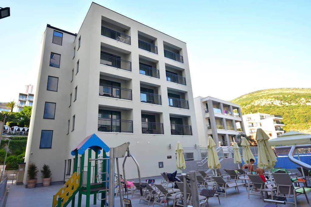 Brand New ! Seaside Apt With Poolview & Parking Budva Exterior foto